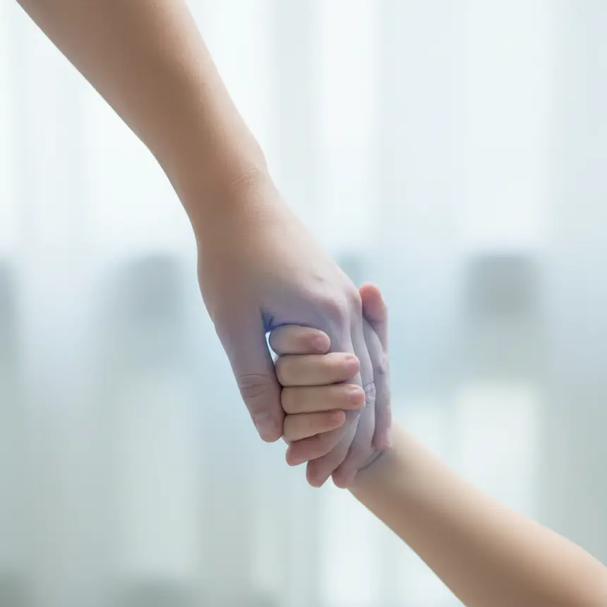 어른 아이 손 맞잡고 연결